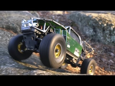 Element RC Enduro Gatekeeper IFS Rock racer - Rock bouncing