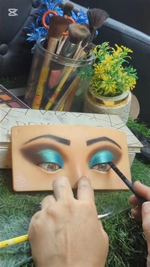 Turquoise Eye Makeup Look #makeuplooks #softglamlook