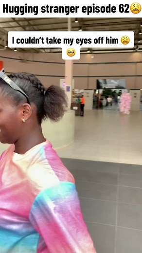 Hugging stranger episode 63❣️ #huggingstrangerschallenge #viral #anni_grams0
