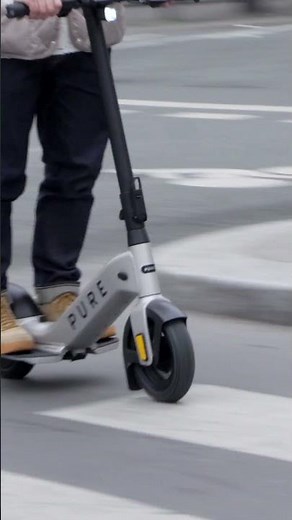 Pure à Paris - The morning e-scooter commute