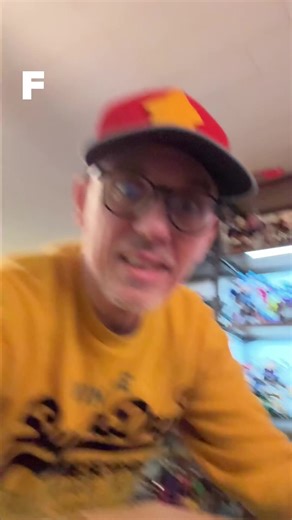 30 ans après son plus gros flop… Le Virtual Boy revient. Nintendo le ressort en émulateur sur Switch 2 En exclu avec Futura, on vous dévoile le Virtual Boy comme vous ne l’avez jamais vu. Abonnez-vous à @futurasciences et @davy_mourier pour ne rien rater 👀 #Nintendo #VirtualBoy #Switch2 #Retrogaming #JeuxVideo #Gaming #Futura