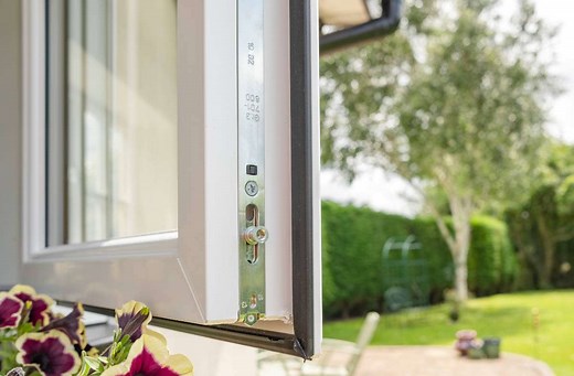 Schimmel an Fensterdichtung entfernen - So geht’s (Anleitung)