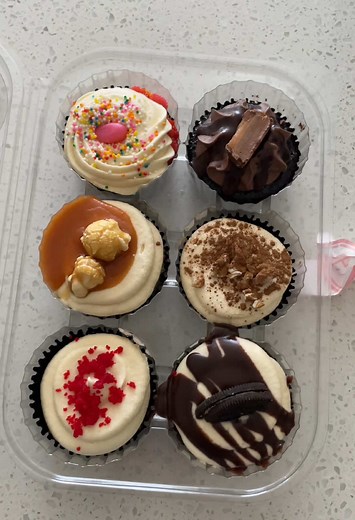 You NEED to try these 😍🧁 #durbanville #capetown #tastytreats #sweettreats @SOET CAKES