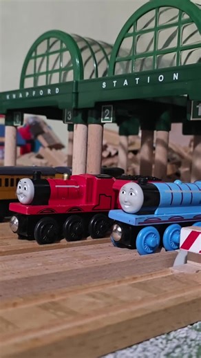 James will suffer. (ignore how this is just a hasty redress of my scrapyard set because i *really* wanted to do this scene lol) #thomasthetankengine #jamestheredengine #gordonthebigengine #remake