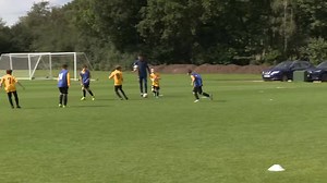 One of our most popular sessions... ⚽ Giving your players the chance to work on: 1️⃣ transitioning between attack and defence 🏃‍➡️ 2️⃣ communicating 🗣️ 3️⃣ finishing! 🎯 #SundayShare | England Football Learning