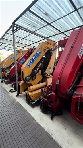 What a stunning EFFER368/truck crane!#cranes #crane #cranemanufacturer #truck #HIAB #knuckleboomcrane #fassi #xecau3chan #EFFER #copma #operadoresdemaquinas #craneoperator