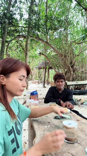 မင်းသားကို ဒီနေ့ @လီဆူရွာ မြန်မာ့နှပ်ကော်ဖီ တိုက်ပါတယ်… #လှိုဏ်ဂူကျွန်း #selavabeach #hlaingguisland #kawthaung #myanmar