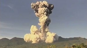 Volcano erupts in northern Costa Rica