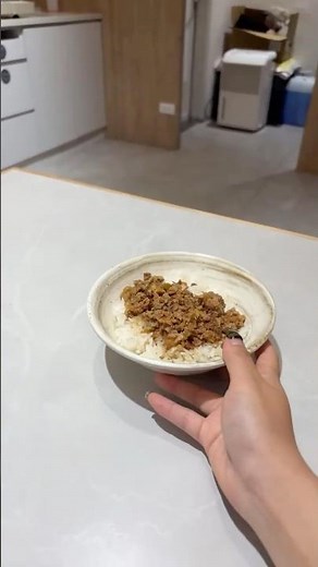 【驚愕】注文して10秒！台湾の爆速ルーロー飯