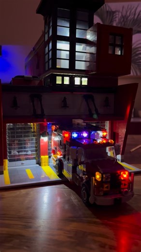 𝕷𝖊𝖌𝖔 𝕽𝖊𝖌𝖎𝖔𝖓𝖆𝖑 𝕱𝖎𝖗𝖊 on Instagram: "Medic 9 has 21 working LED emergency lights on two independent switches. 10 of the LEDs are dual colored to really the total is more like 31."