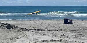 Pilot injured after banner plane crashes into ocean near beach
