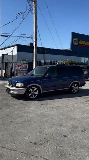 Full Video👆⁣...⁣Lowered ‘97 Ford Expedition Eddie Bauer Edition