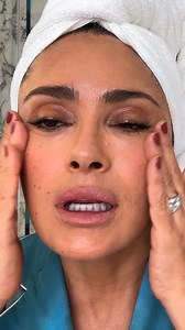 65K views · 415 reactions | : https://voguemagazine.visitlink.me/v0TBRc For Vogue's #BeautySecrets, Salma Hayek reveals she doesn't do fillers, so this is her trick with makeup powder. See more of her tips at the link above. | Vogue | Facebook