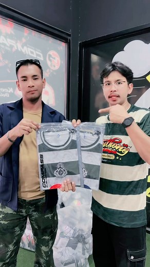 เสื้อหมอนทองวิทยา อุ่นๆจากโรงงานผลิต แท้แน่นอน ฝาก สอ.ไปมอบเป็นรางวัลร่วมสนุก ให้เด็กๆแถวบ้าน ที่งานฟุตบอลภายใน ชุมชนอัลกุ๊บรอด้วยครับ #รางวัล #compass #หมอนทองวิทยา #ของแทร่ | Athibet Yeesalam