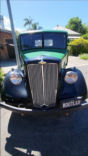1940's Morris Commercial LC3 Truck operated by Pomona Distilling Co.