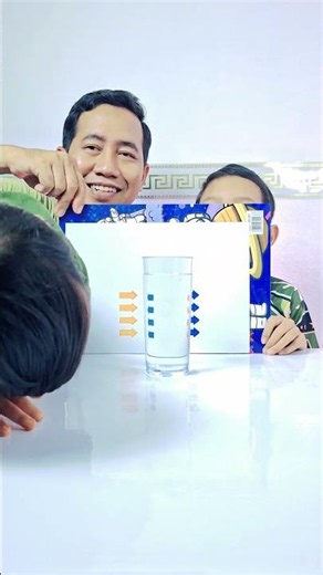 Mind-Blowing Light Refraction Experiment! 🤯 #science #kidsscience #experiment
