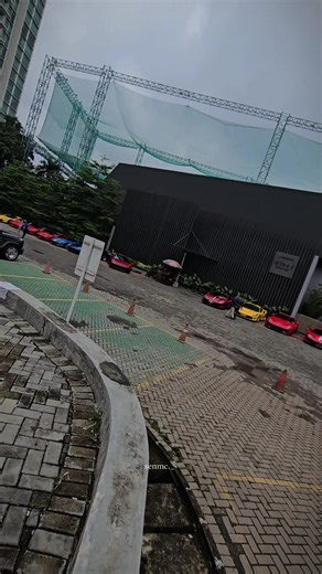 Club Ferrari Pagi Ini: Momen Menggetarkan di Jalan