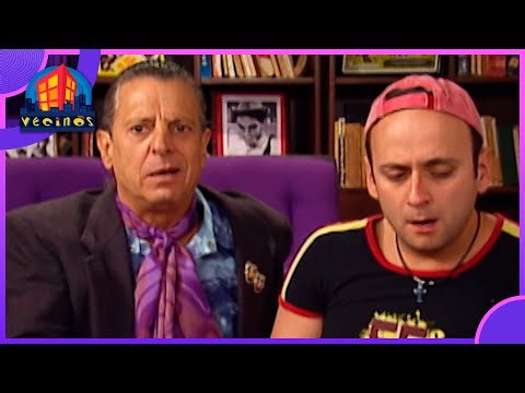 Silvita cae nuevamente con Frankie y le presta su computadora | Vecinos 3/4 | C33 - T1