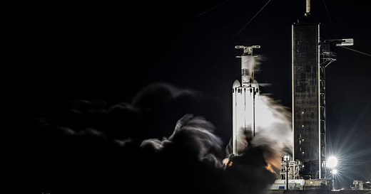 SpaceX's all-powerful Falcon Heavy flies for the first time since 2019