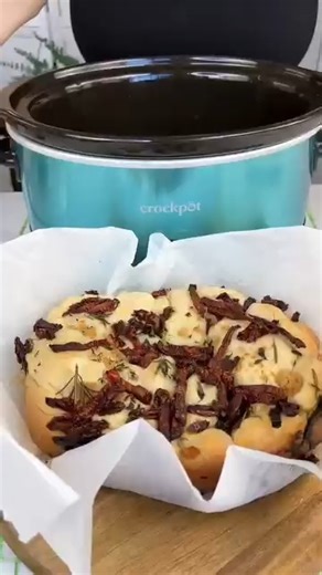 Simple and tasty! This crockpot recipe makes the best Italian bread, so good | Kells Kitchen