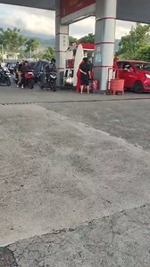 609K views · 8.6K reactions | SPBU Tateli memang nda tobat",... coba pihak pertamina jaga cek" ini operator" nakal, yg suka bermain kotor di spbu. Supaya nda merugikan banyak org, ini sering sx terjadi, cuma mungkin tidak ada perhatian khusus dari pertamina, makanya praktek ini terus berlanjut. Kebetulan ini terjadi kepada saya. #fyp #viral #pertamina #spbu | Tenny Richter | Facebook