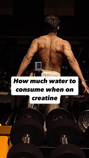 How much water should you drink while taking creatine ? When you’re taking creatine, hydration becomes super important because creatine draws water into your muscles. 👉Staying hydrated ensures you get the best results and avoid any unwanted side effects. Here’s how much water you should be drinking: 1️⃣ Baseline Hydration: Aim for at least 8-10 glasses (2-2.5 liters) of water per day as your standard intake. 2️⃣Creatine Supplementation: When on creatine, add an extra 0.5 to 1 liter of water to 