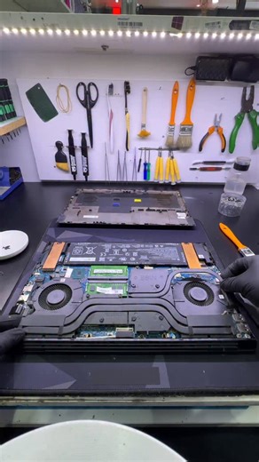 Alper Karadağ on Instagram: "😳 #pc #notebook #laptop"