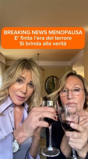 Michela Taccola on Instagram: "Ciao Bellezze, Oggi è una giornata storica Sono qui con la mia mamma, 82 anni, in terapia ormonale sostitutiva da quando ne aveva 49, e io, che non bevo mai (ma lei sì 😄), brindo a un evento che restituisce alle donne benessere, salute e consapevolezza, dopo oltre vent’anni di oscurantismo. L’FDA negli Stati Uniti ha deciso di imporre all’industria farmaceutica di eliminare il black box warning dalle terapie ormonali sostitutive Cosa cambia? ❌ “Gli estrogeni aumen
