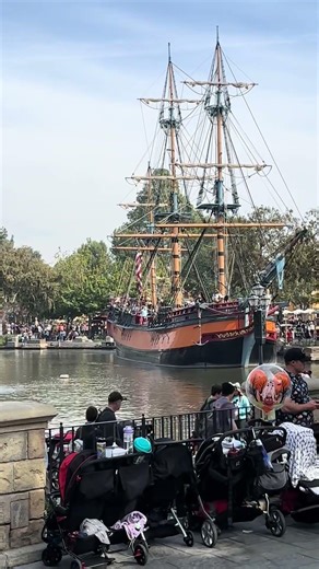 The pirate ship at Disneyland #pirateship #disneyland #fyp