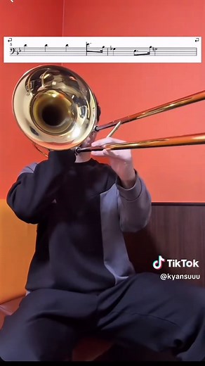 トロンボーンで演奏するスター・ウォーズのテーマ