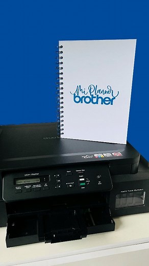 Proyecto Impresión: Planner B5 ✨ En esta ocasión junto a @101.lettering te mostramos como imprimir un documento de 60 hojas por ambas caras, utilizando la Impresora DCPT520DW con conexión a través de Wifi. Esta impresora imprime desde su bandeja inferior, y debemos considerar que es necesario dar vuelta la hoja a la hora de imprimir 🖨️ IMPRIME EL INTERIOR: Paso 1: Cargar las hojas en tu bandeja Paso 2: Darle a imprimir solamente las páginas pares (de principio a fin) - no olvides ajustar el tam