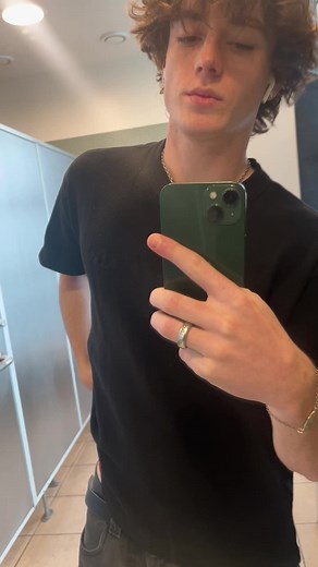 Im scratching my back.