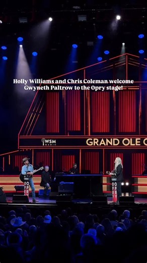 You just never know who might show up! 🤩 @gwynethpaltrow @hollyaudreywilliams @colemantime | Grand Ole Opry