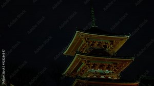 zooming view to ancient zen japanese architecture pagoda building of Yasaka Pagoda in higashiyama,Kyoto old downtown in night time with light up on pagoda Stock Video