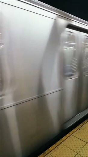 NYCS: #R143 on the L @ Union Sq #2 #mta #youtubeshorts #nycsubway #manhattan #railfanning #fall