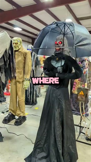 Animatronics Staring Into Cameras?! Creepy! | #short #youtubeshort #fyp