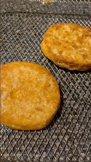 How to make salmon burgers in the air fryer