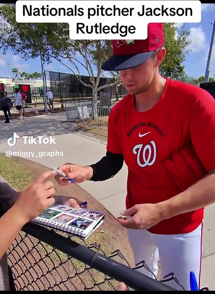 Nationals pitcher Jackson Rutledge signing autographs #baseball #autograph #likeandfollow #nationals #jacksonrutledge