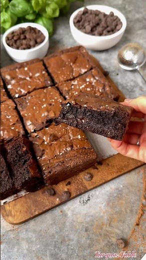 Fudgy Classic Brownies, the best I ever had! #fudgybrownies #brownies #baking