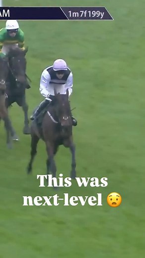 July Flower put in an impressive jump on her way to victory in the Paddy Power Arkle Challenge Trophy Chase 🙌 | The Jockey Club