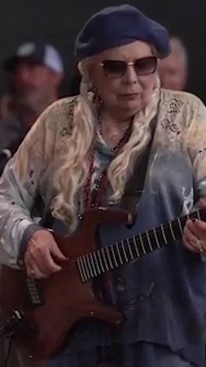 Live Performance of Joni Mitchell at Newport Folk Festival