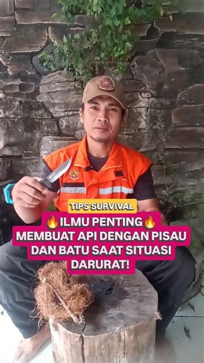 Fuelwood Survival Lab on Instagram: "CARA MEMBUAT API HANYA DENGAN PISAU DAN BATU! Cara ini disebut dengan teknik Flint and Steel yang sangat bermanfaat kita gunakan saat situasi darurat / survival, disaat tidak ada resource lain seperti korek api atau fire starter! Bahan yang digunakan: 1. Pisau yang berbahan Karbon atau besi lain yang berbahan karbon lebih bagus. 2. Batu apapun! Kalau memakai batu yang keras lebih bagus misalnya batu rijang atau batu akik atau batu lintang. 3. Charcloth / aran