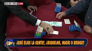 Con el pedido de Macri para ir a competir al Mundial de Bridge, se puso de moda este juego y Roberto Pettinato quiso aprender a jugar en vivo. 🃏 📲 Mirá "Hemos probado de todo" 👉http://bit.ly/VIVOC5N | C5N