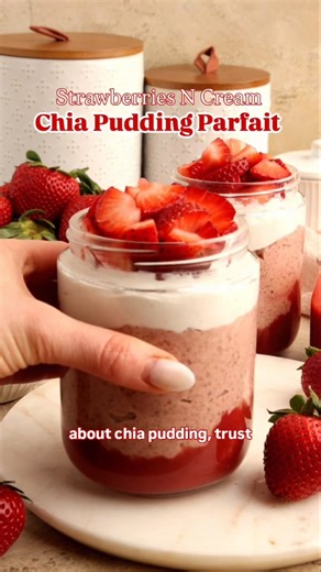 I have been obsessed with these Strawberries N Cream Chia Pudding Parfaits lately 🍓🥰