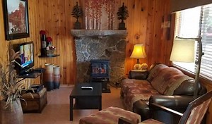 #Cabin150 (Sleeps 4) has been newly upgraded with cozy furnishing and decor. Queen beds to sleep 4; an additional full size Fold Down Sofa Bed in Family Room. Fully equipped Kitchen. Covered deck. #PetFriendly w/ tile floors. Near the River! ▫▫▫▫▫▫▫▫▫▫▫▫▫▫▫▫ View details: bit.ly/2s0O43o Book Now! Call 📱 1 (928)735-2304 #greeraz #arizona #whitemountains | Greer Lodge Resort & Cabins