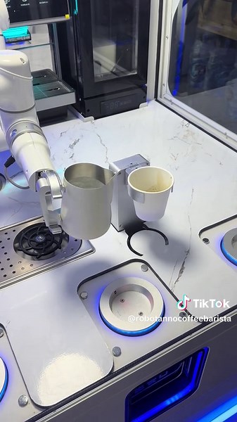 Enjoy Robot Latte Art Coffee This Weekend