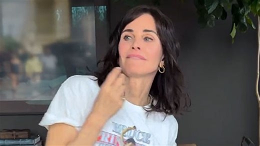 Courteney Cox recreates Bruce Springsteen dance on TikTok