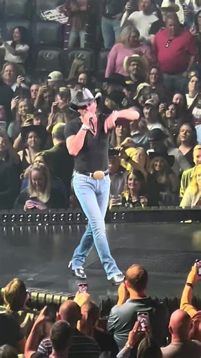 #TimMcGraw #ThunderRidgeNatureArena #livemusic #fyp #countrymusic | Tim McGraw