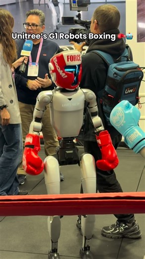 Robots downnn 🤖🥴 #unitreeg1 #robotics #boxingrobot #unitree #mwc2026 | CNET