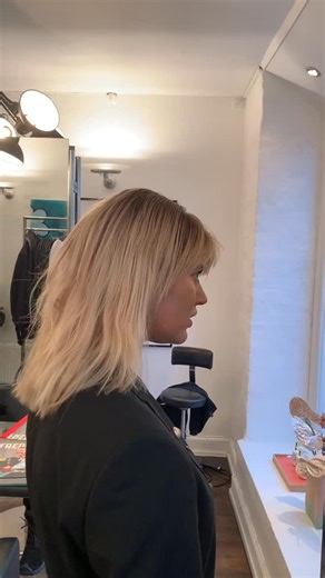 Før og after❤️ Forkæl dig selv med en ny frisure hos frisør Andy og Jesper Vi glæder os til at byde dig velkommen til luksusforkælelse i hyggelige omgivelser midt i København💈 Book tid her: 😊 https://frisoer-k2o.planway.com/ Telefon: 33323216 / 20165338 #frisør #lækkerthår #klipning #klipkøbenhavn #smukthår | Frisør k2o